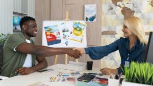 Flyers, brochures, cartes de visite : ce qu'il faut vraiment savoir avant de lancer votre impression